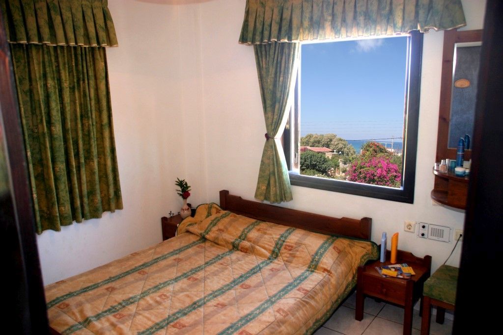 Iliostasi Beach Apartments ヘルソニソス エクステリア 写真